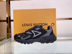 Louis-Vuitton-Tatic-Runner-Grey-5.jpg