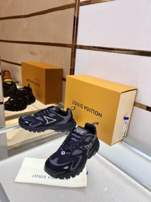 Louis-Vuitton-Tatic-Runner-Grey-6.jpg