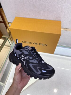 Louis-Vuitton-Tatic-Runner-Grey-7.jpg