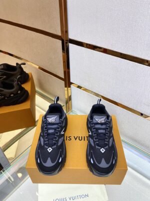 Louis-Vuitton-Tatic-Runner-Grey-8.jpg