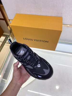Louis-Vuitton-Tatic-Runner-Grey-9.jpg