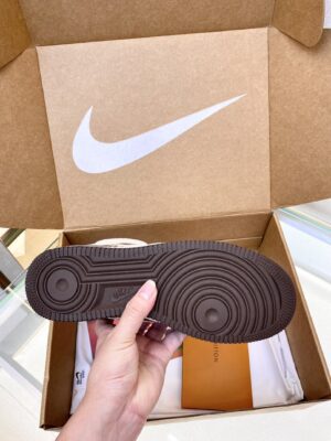 Louis-Vuitton-x-Nike-Air-Force-1-Mono-Brown-7.jpg