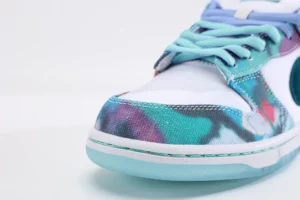 Nike-SB-Dunk-Low-x-Futura-Laboratories-4.webp