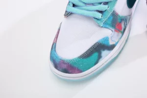 Nike-SB-Dunk-Low-x-Futura-Laboratories-5.webp