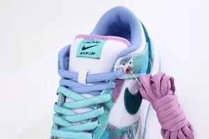 Nike-SB-Dunk-Low-x-Futura-Laboratories-6.webp