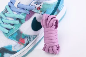 Nike-SB-Dunk-Low-x-Futura-Laboratories-7.webp