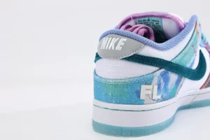 Nike-SB-Dunk-Low-x-Futura-Laboratories-8.webp