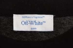 Off-White-23-T-Shirt-mit-Logo-Print-13.webp