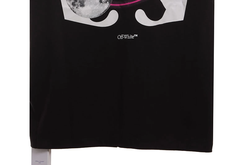 Off-White-Pfeil-T-Shirt-der-Moon-Serie-Rep2.webp