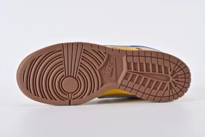 SB-Dunk-Low-Premium-Newcastle-Brown-Ale-Top-REPS74.webp