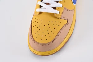 SB-Dunk-Low-Premium-Newcastle-Brown-Ale-Top-REPS78.webp