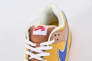 SB-Dunk-Low-Premium-Newcastle-Brown-Ale-Top-REPS79.webp