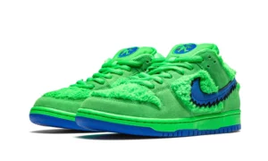 SB-Dunk-Low-x-Grateful-Dead-Green-Bear-Reps-1.webp