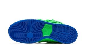 SB-Dunk-Low-x-Grateful-Dead-Green-Bear-Reps-3.webp