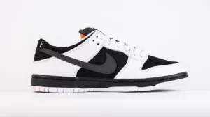 TIGHTBOOTH-x-Dunk-Low-SB-Reps6.webp