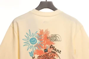 The-North-Face-T-shirt-with-back-print-2.webp