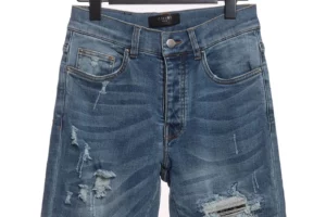 Verwaschene-blaue-zerrissene-Jeans-Reps6.webp