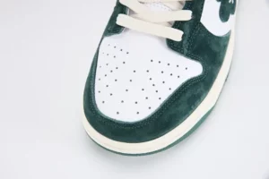 Wtp-Water-The-Plant-1.0-Dunk-Low-22Shroom2200007-595x397-1.webp