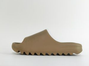 YEEZY-SLIDE-CORE-REPLICA-00002.jpg