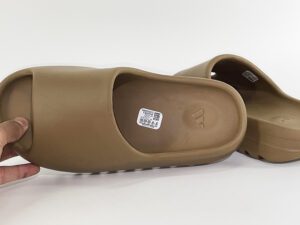 YEEZY-SLIDE-CORE-REPLICA-00004.jpg