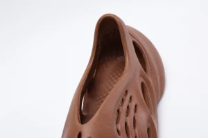 Yeezy-Foam-RNR-Clay-Red-Hochwertige-Replik7.webp