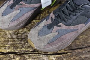 Yeezy700Mauve_12.jpg