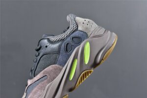 Yeezy700Mauve_13.jpg