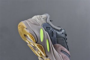 Yeezy700Mauve_14.jpg