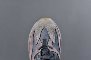 Yeezy700Mauve_2.jpg