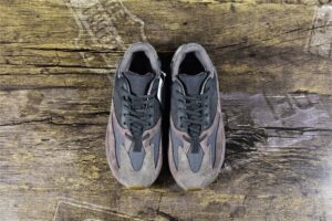 Yeezy700Mauve_3.jpg