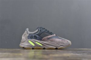Yeezy700Mauve_5.jpg