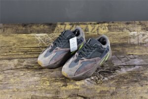 Yeezy700Mauve_6.jpg