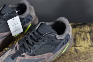 Yeezy700Mauve_7.jpg