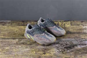 Yeezy700Mauve_8.jpg