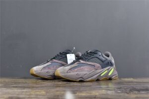 Yeezy700Mauve_9.jpg