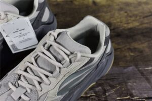YeezyBoost700V2Tephra_13.jpg