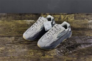 YeezyBoost700V2Tephra_2.jpg