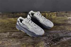 YeezyBoost700V2Tephra_4.jpg