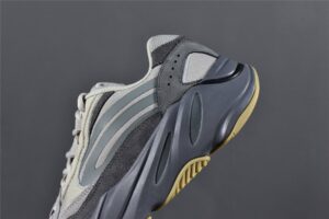 YeezyBoost700V2Tephra_5.jpg