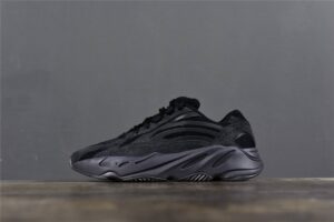 YeezyBoost700V2Vanta_4.jpg
