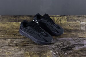 YeezyBoost700V2Vanta_5.jpg