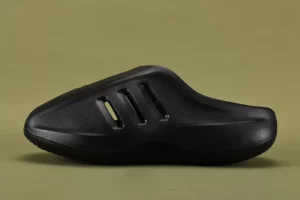 adiFOM-IIInfinity-Mules-Black-1.webp