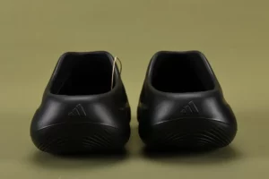 adiFOM-IIInfinity-Mules-Black-4.webp