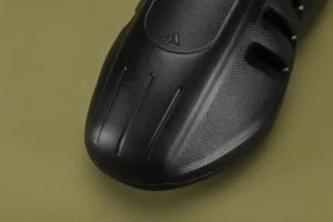 adiFOM-IIInfinity-Mules-Black-7.webp