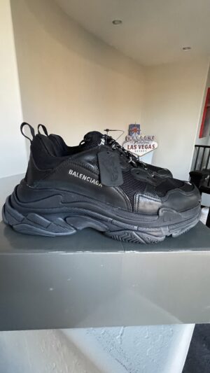balenciaga-triple-S-black-2-scaled-1.jpeg