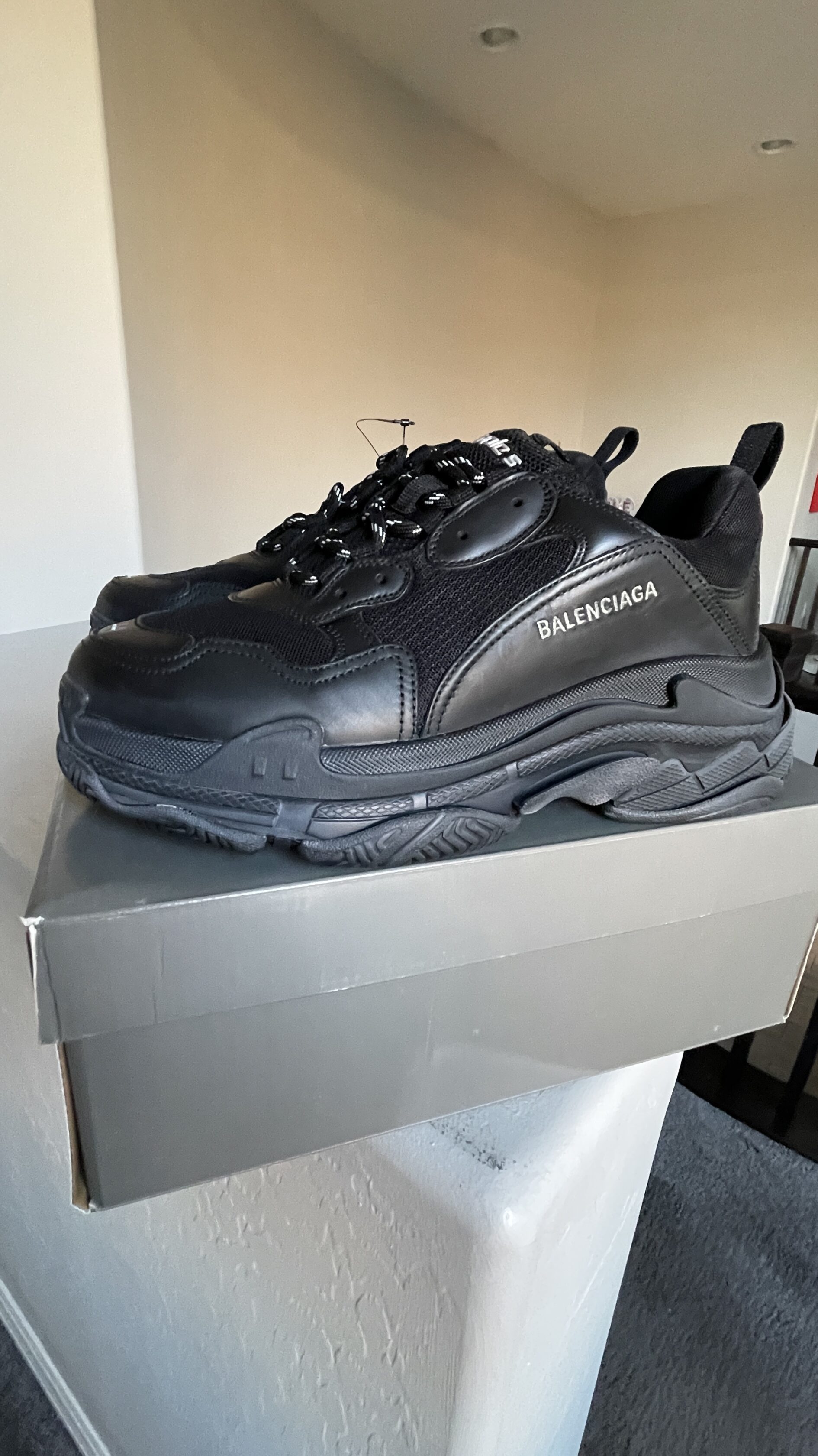 balenciaga-triple-S-black-6.jpeg