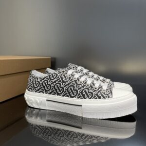 burberry-cotton-sneaker-4-2.jpg