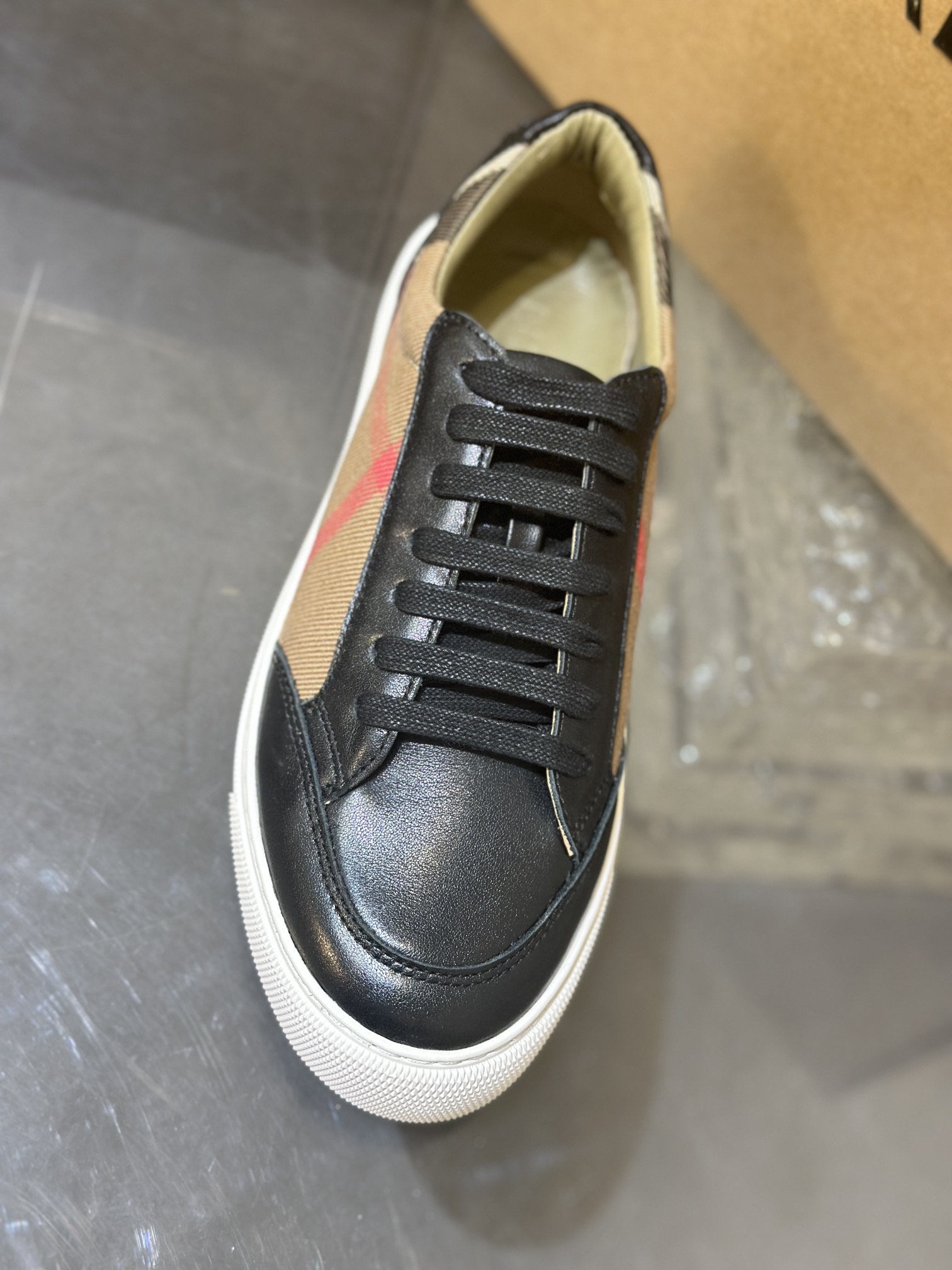 burberry-sneaker-2-3.jpg
