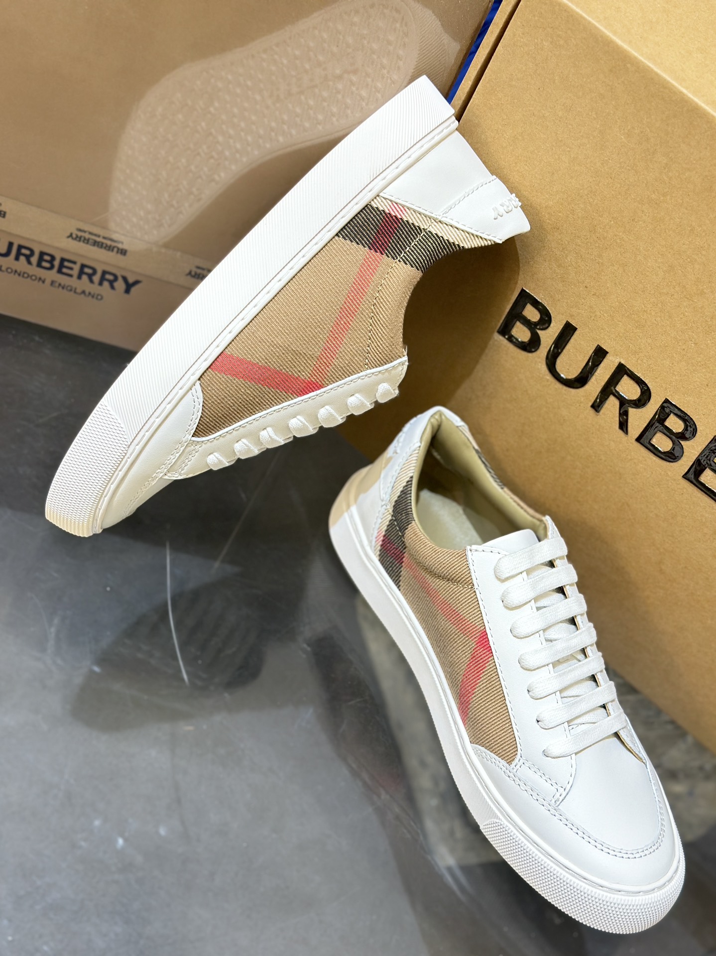 burberry-sneaker-3-1.jpg