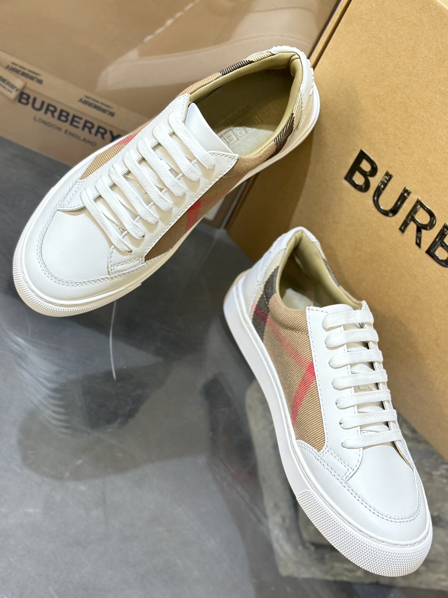 burberry-sneaker-8-1.jpg